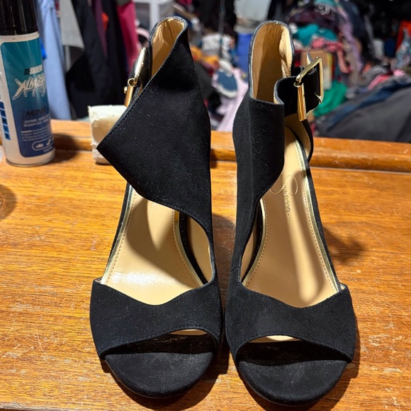 Jessica Simpson Shoes - Womens Jessica Simpson heels size 8